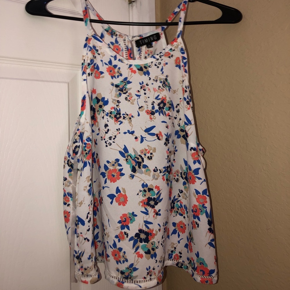 White top with open back - Picture 1 of 3